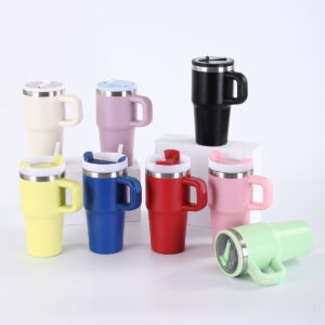 The first travel companion cup for young children, portable stainless steel cup body with silicone straw and leak proof cup (free shipping)